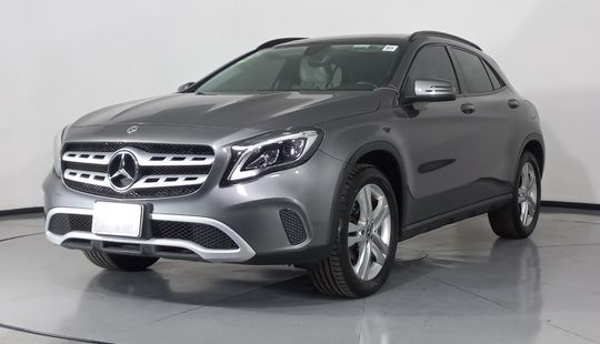 Mercedes Benz • Clase GLA