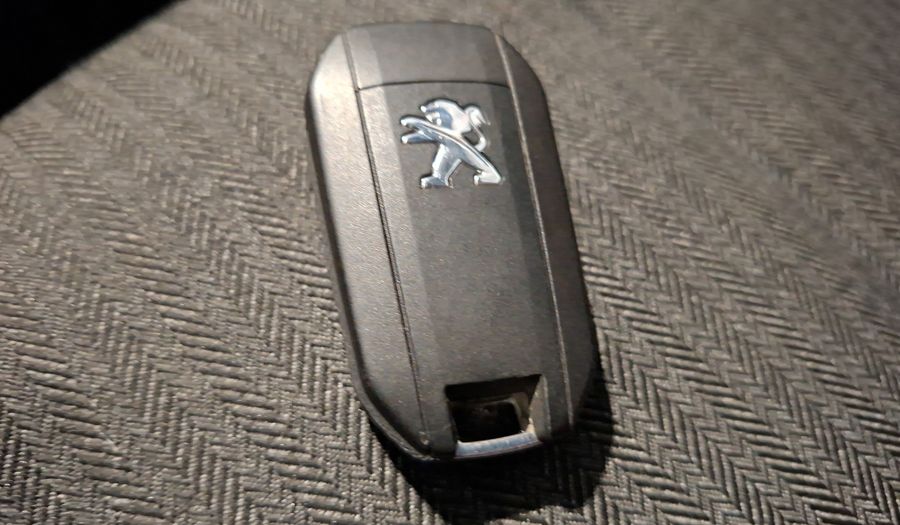 Peugeot 208 1.2 PURETECH 75 HP STYLE Hatchback 2023