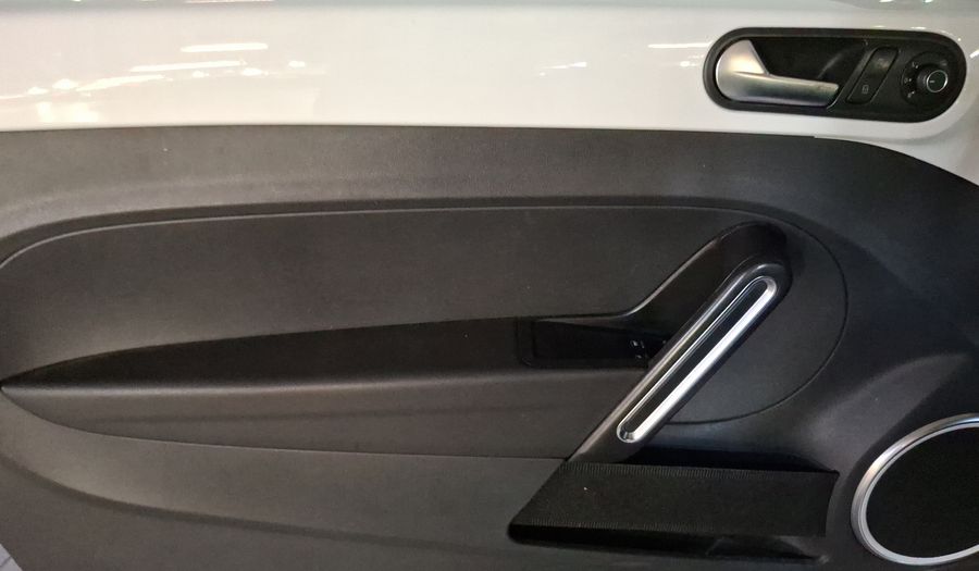 Volkswagen Beetle 2.5 SPORT TIPTRONIC Hatchback 2015