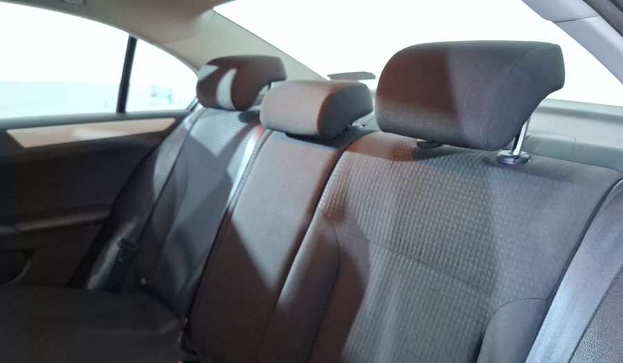 Volkswagen Jetta 2.5 COMFORTLINE TIP. BOLSAS AIRE DEL. Sedan 2018