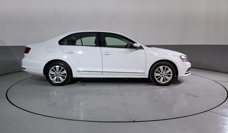 Volkswagen Jetta 2.5 COMFORTLINE TIP. BOLSAS AIRE DEL. Sedan 2018