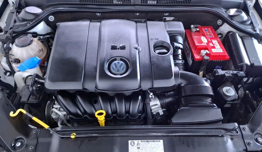 Volkswagen Jetta 2.5 COMFORTLINE TIP. BOLSAS AIRE DEL. Sedan 2018
