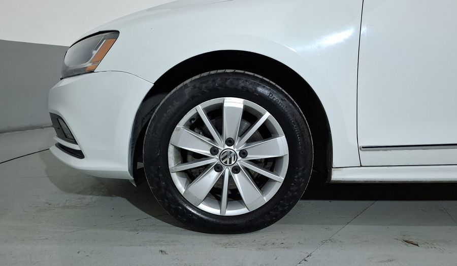 Volkswagen Jetta 2.5 COMFORTLINE TIP. BOLSAS AIRE DEL. Sedan 2018