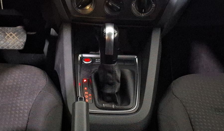 Volkswagen Jetta 2.5 COMFORTLINE TIP. BOLSAS AIRE DEL. Sedan 2018