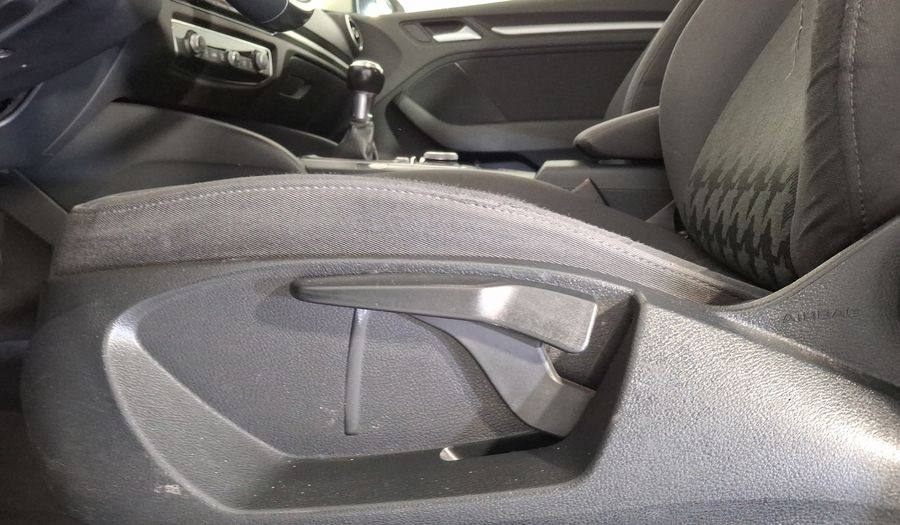 Audi A3 1.4 TFSI AMBIENTE MT Hatchback 2015