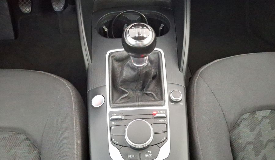 Audi A3 1.4 TFSI AMBIENTE MT Hatchback 2015