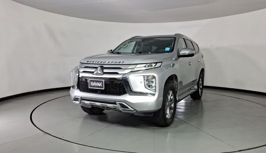 Mitsubishi • Montero