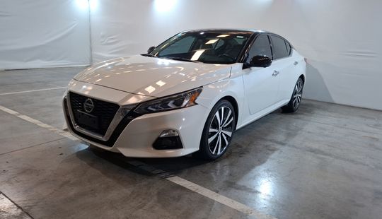Nissan • Altima