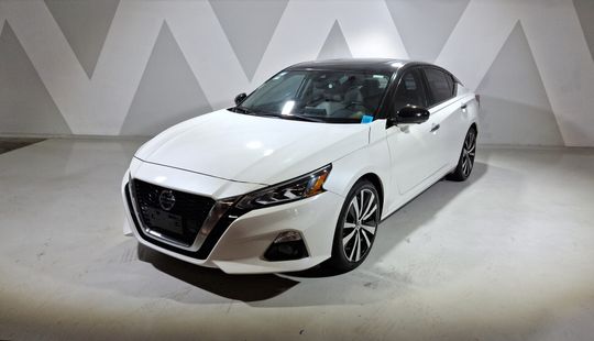 Nissan • Altima