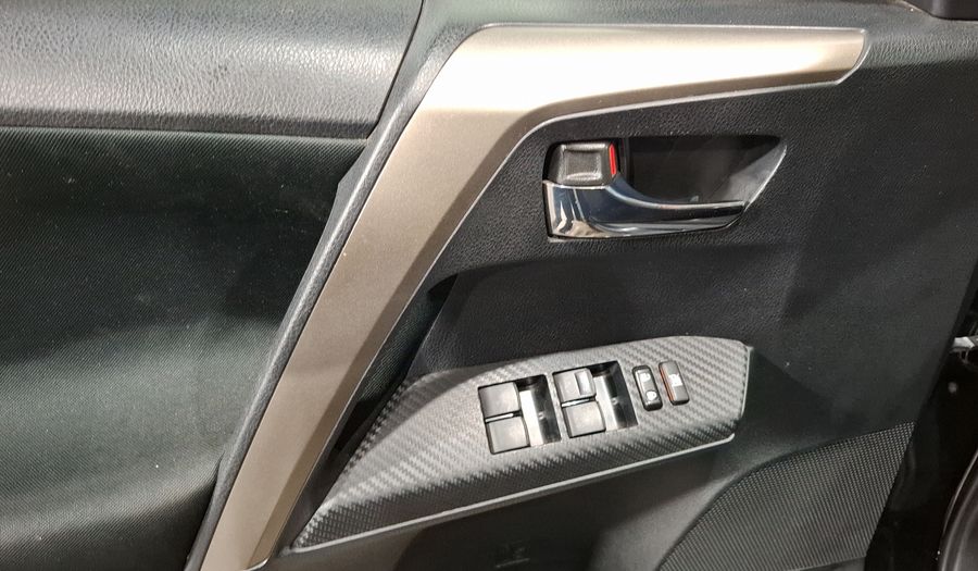 Toyota Rav4 2.5 XLE AWD AT Suv 2015