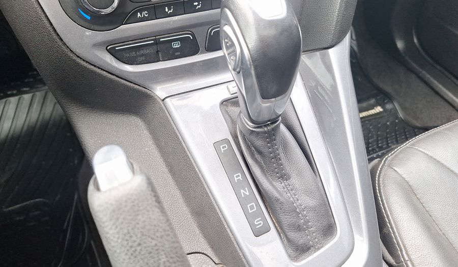 Ford Focus 2.0 TITANIUM POWER SHIFT Hatchback 2015