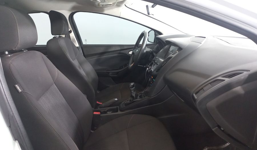 Ford Focus 2.0 SE MT Sedan 2016