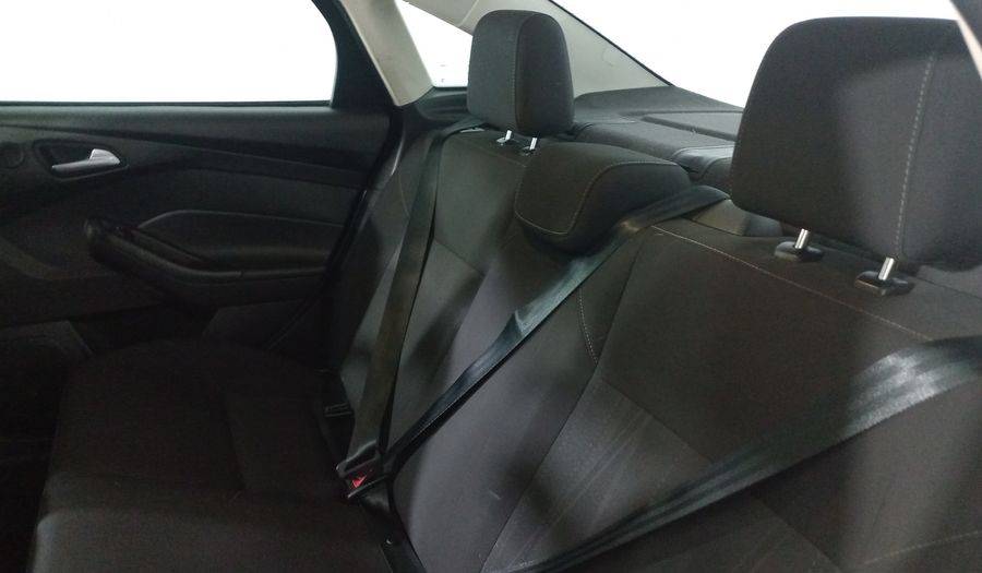 Ford Focus 2.0 SE MT Sedan 2016