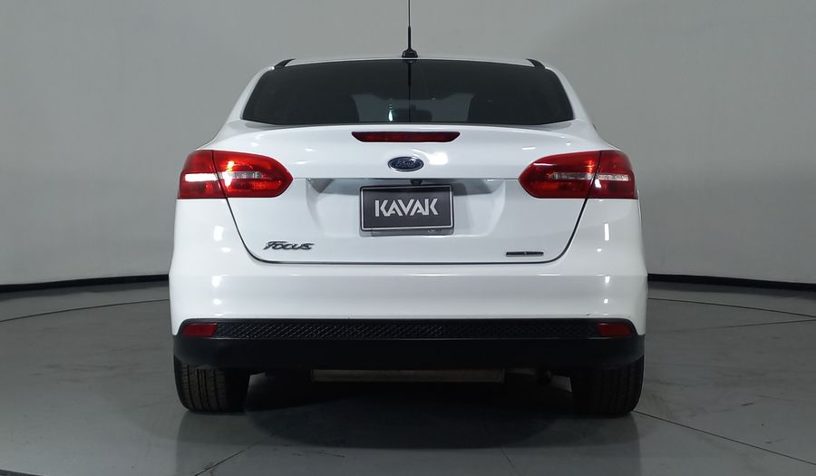 Ford Focus 2.0 SE MT Sedan 2016