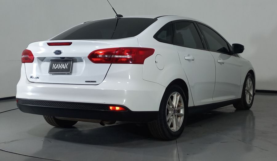 Ford Focus 2.0 SE MT Sedan 2016