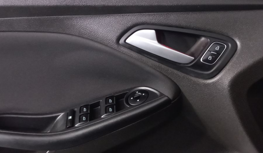 Ford Focus 2.0 SE MT Sedan 2016