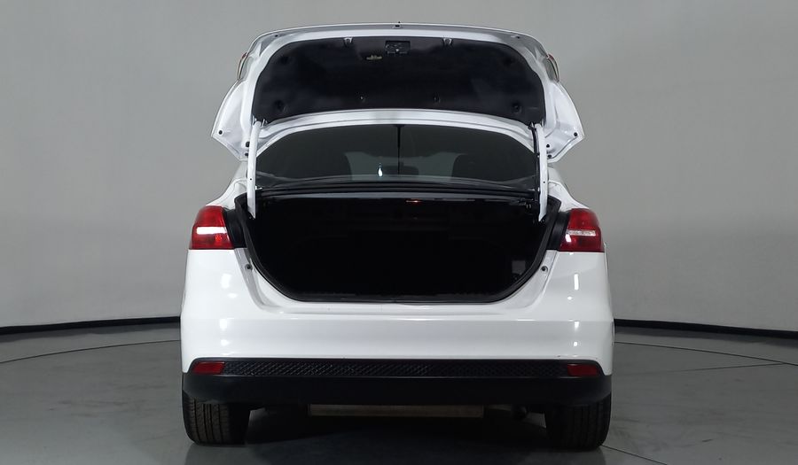 Ford Focus 2.0 SE MT Sedan 2016