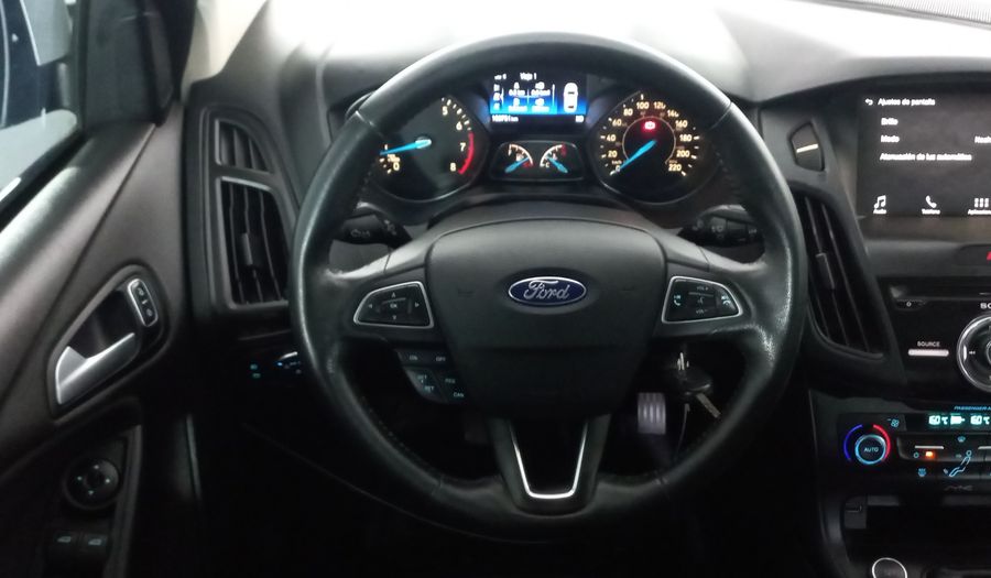 Ford Focus 2.0 SE MT Sedan 2016