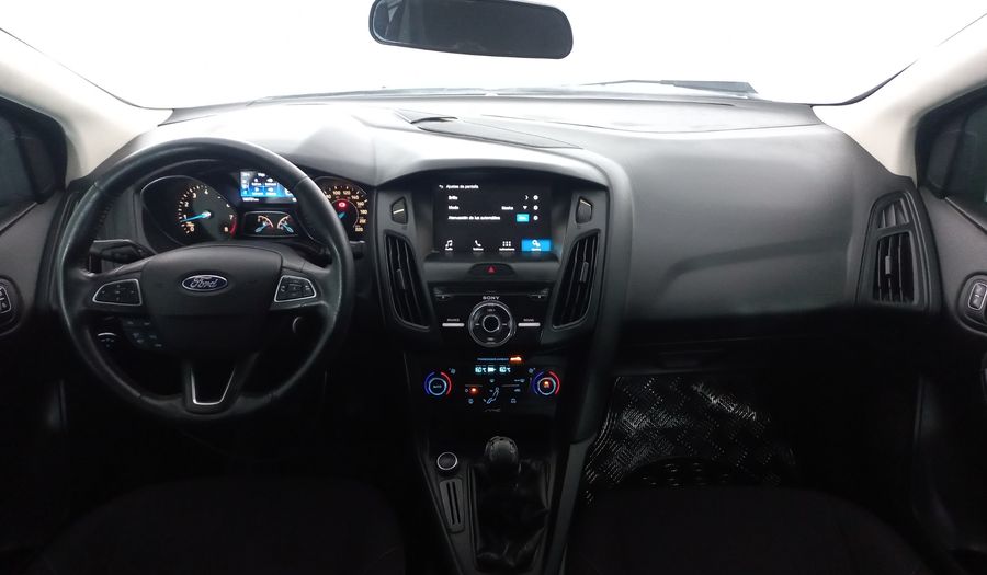 Ford Focus 2.0 SE MT Sedan 2016