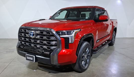 Toyota • Tundra