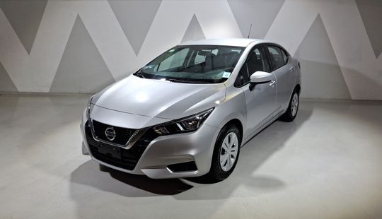 Nissan • Versa
