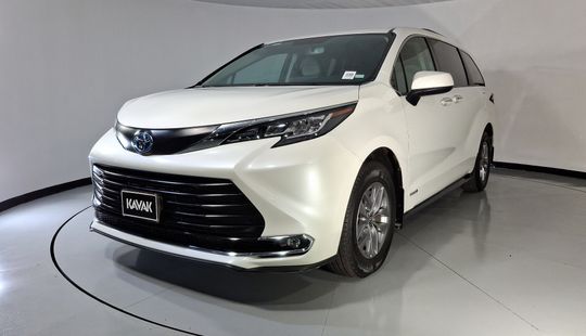 Toyota • Sienna