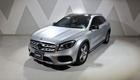 Mercedes Benz • Clase GLA