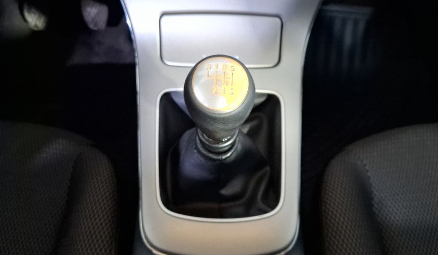 Nissan Sentra 1.8 ADVANCE MT Sedan 2015