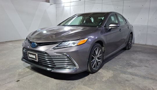 Toyota • Camry