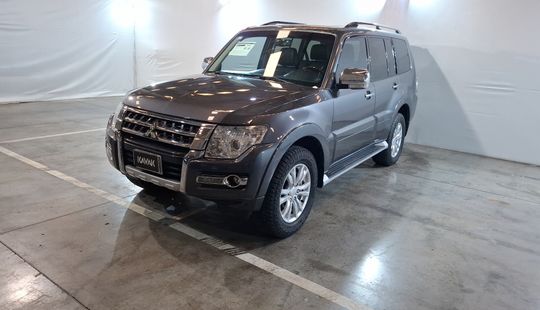 Mitsubishi • Montero