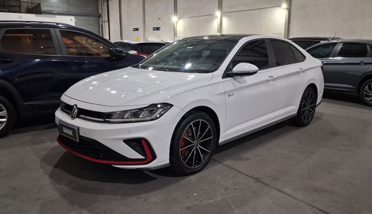 Volkswagen • Vento