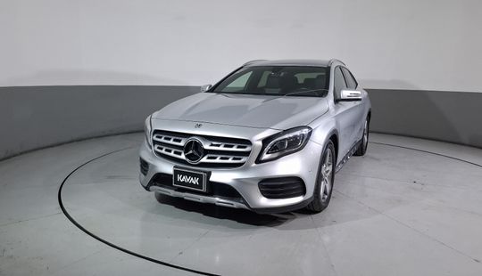 Mercedes Benz • Clase GLA