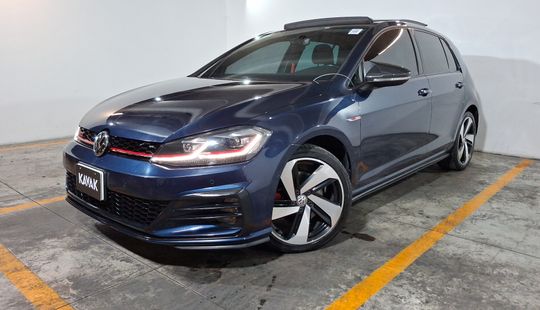 Volkswagen • Golf
