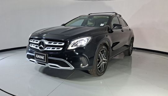 Mercedes Benz • Clase GLA