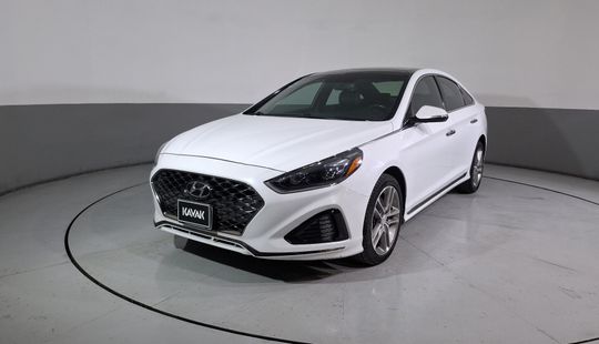 Hyundai • Sonata