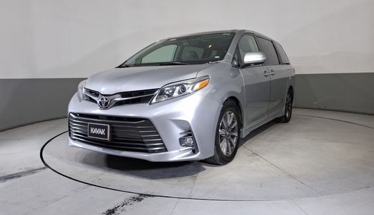 Toyota • Sienna