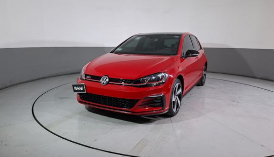 Volkswagen • Golf
