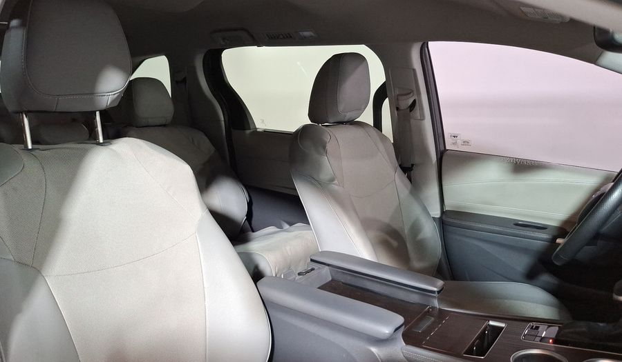 Toyota Sienna 2.5 HEV XLE AUTO Minivan 2021