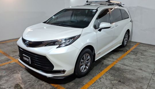 Toyota • Sienna