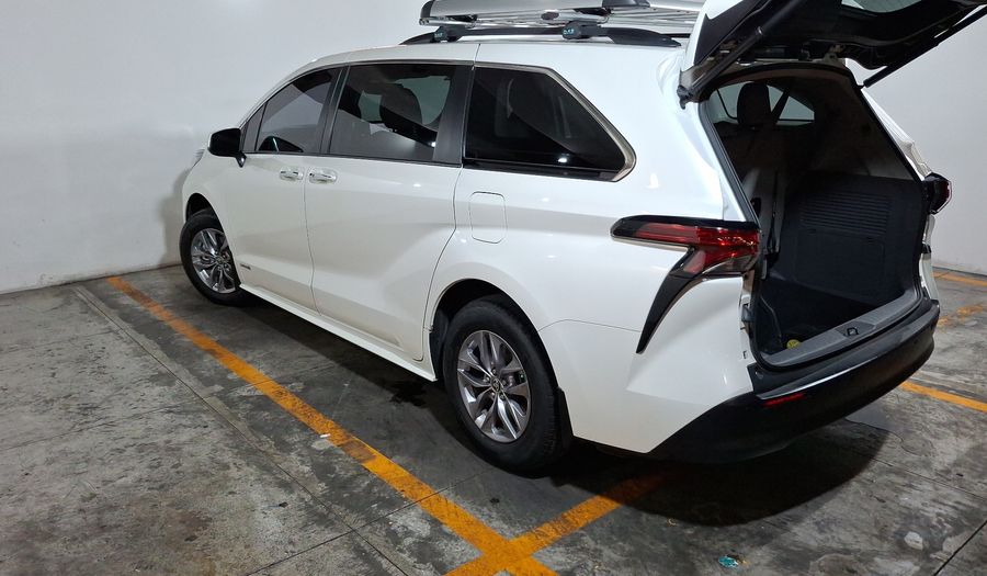 Toyota Sienna 2.5 HEV XLE AUTO Minivan 2021