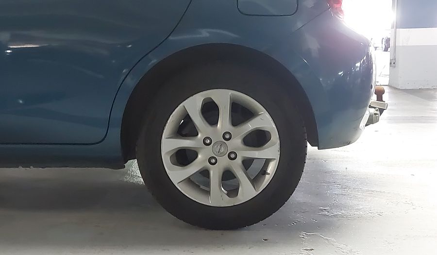 Nissan March 1.0 SV Hatchback 2016