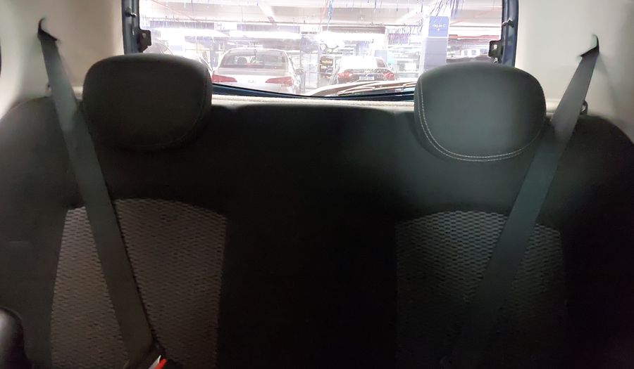 Nissan March 1.0 SV Hatchback 2016