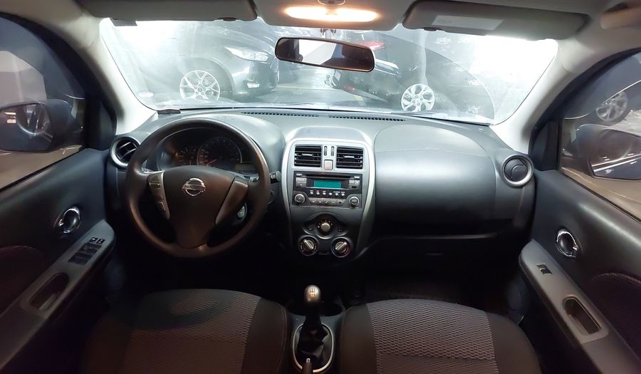 Nissan March 1.0 SV Hatchback 2016