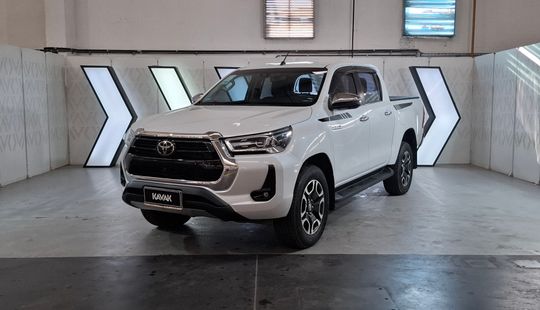 Toyota • Hilux