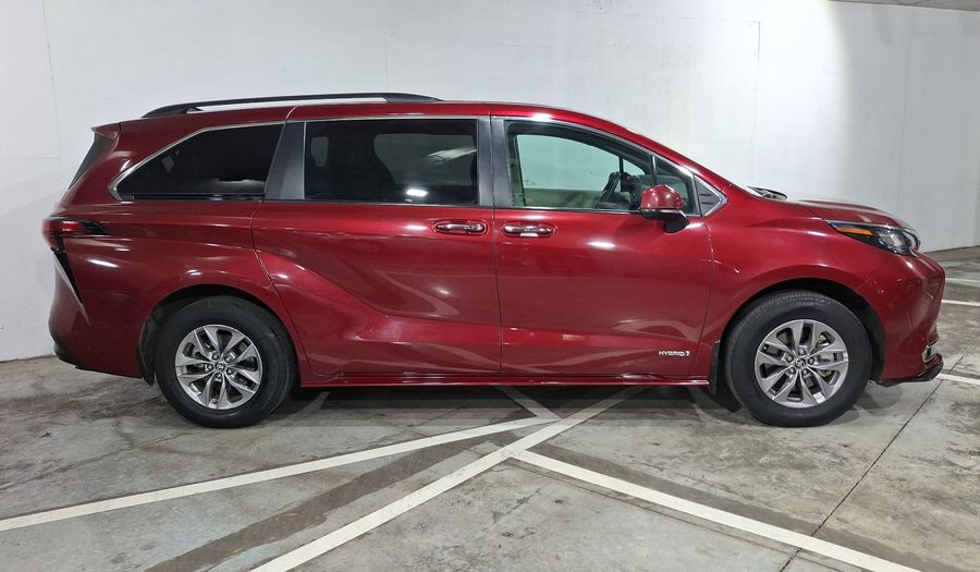 Toyota Sienna 2.5 HEV XLE PIEL AUTO Minivan 2021