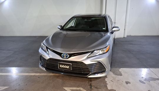 Toyota • Camry