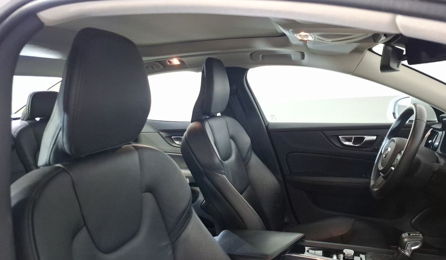 Volvo S60 2.0 T5 MOMENTUM AUTO Sedan 2021