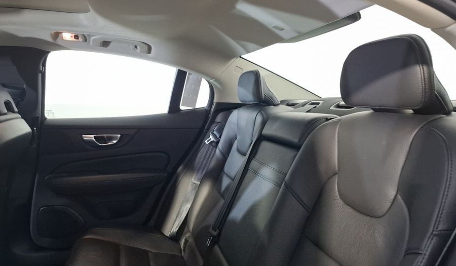 Volvo S60 2.0 T5 MOMENTUM AUTO Sedan 2021
