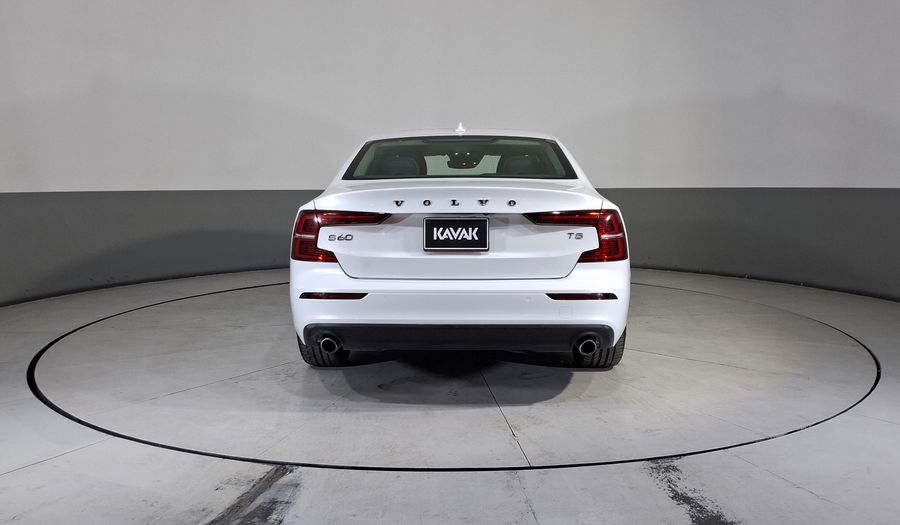 Volvo S60 2.0 T5 MOMENTUM AUTO Sedan 2021
