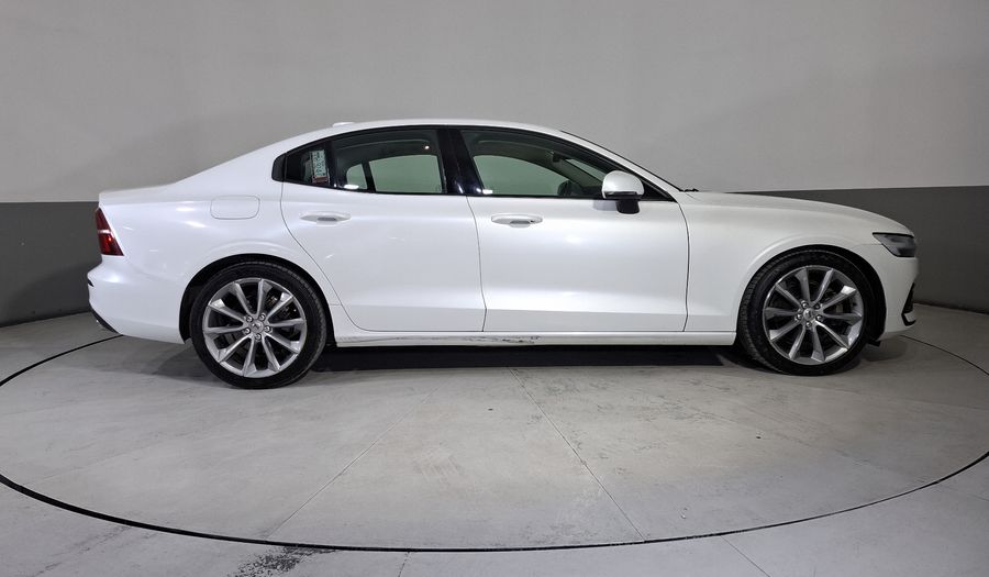 Volvo S60 2.0 T5 MOMENTUM AUTO Sedan 2021